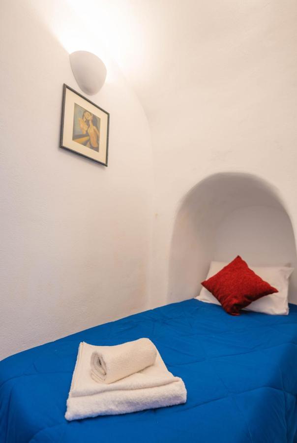 Bonita Santorini Cave Apartment Exo Gonia Bagian luar foto
